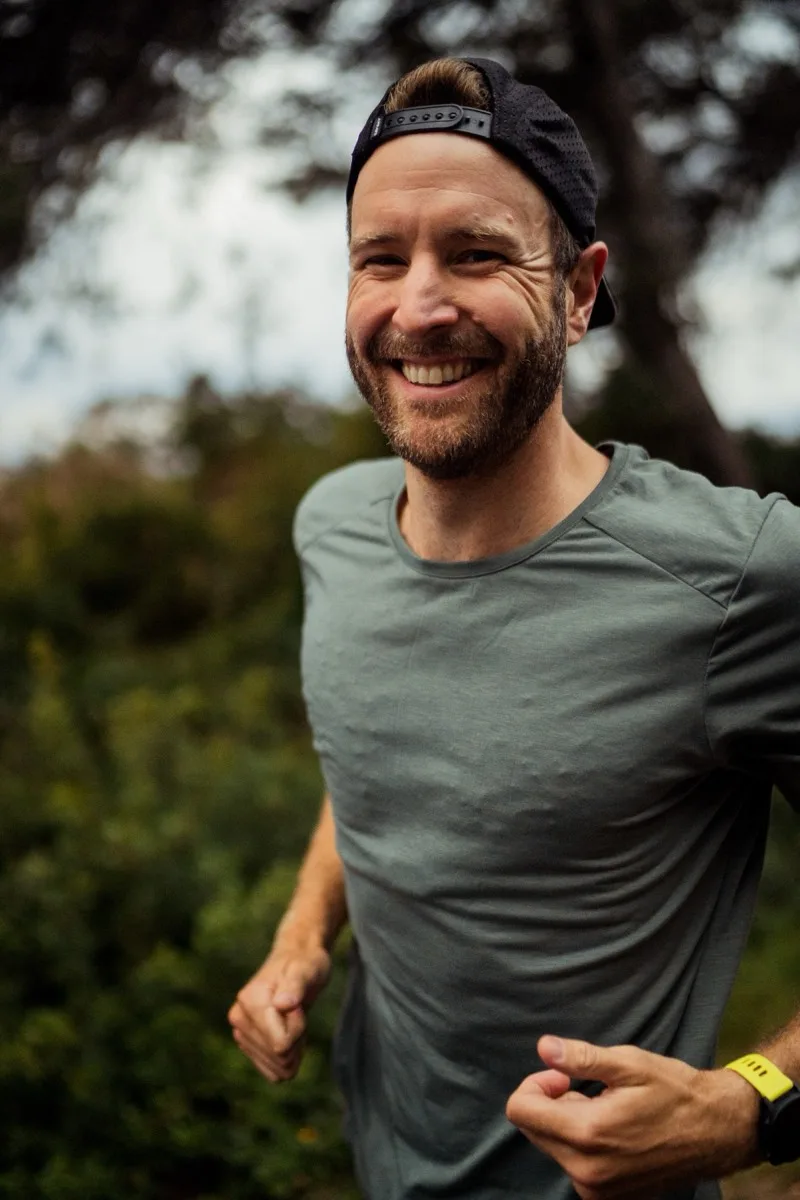 Nick Staggenborg lacht beim Lauftraining auf Mallorca