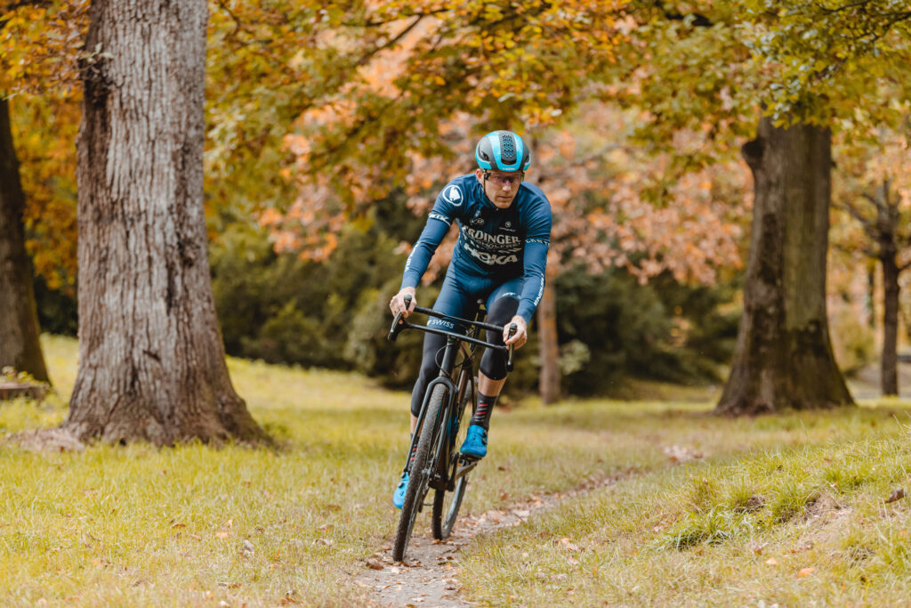 Triathlet Nils Frommhold trägt Merinowolle Socken von Incylence