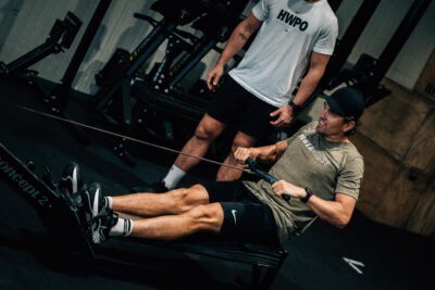 Triathlet trainiert für Hyrox